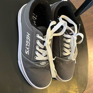 Gray Heelys youth size 5 in EUC